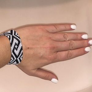Beaded black and white geometric bracelet